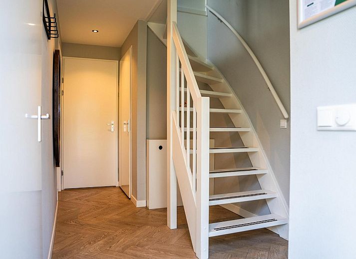 Treppe im Obergeschoss von Ecovilla Waterzicht, Ferienhaus in Oirschot, Kempen, Nordbrabant.