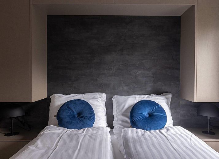 Vakantiehuis Ecovilla Waterzicht Wellness in Oirschot, omgeven door bomen, ideaal voor een ontspannen verblijf in Kempen, Noord Brabant.