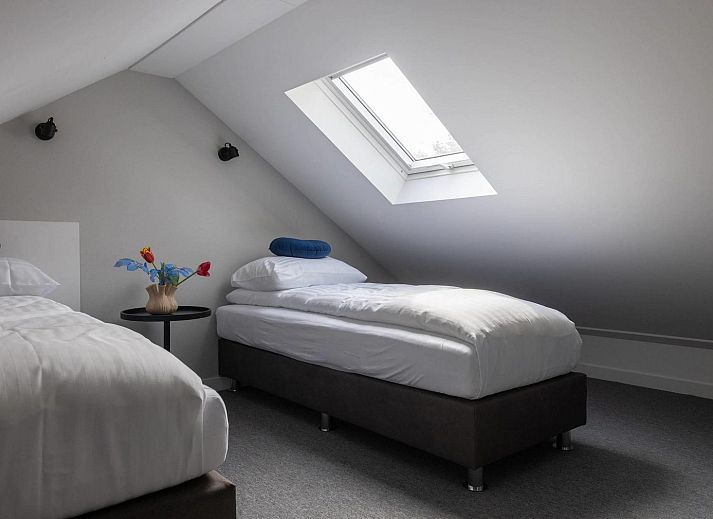 Vakantiehuis Ecovilla Waterzicht Wellness in Oirschot, omgeven door bomen, ideaal voor een ontspannen verblijf in Kempen, Noord Brabant.