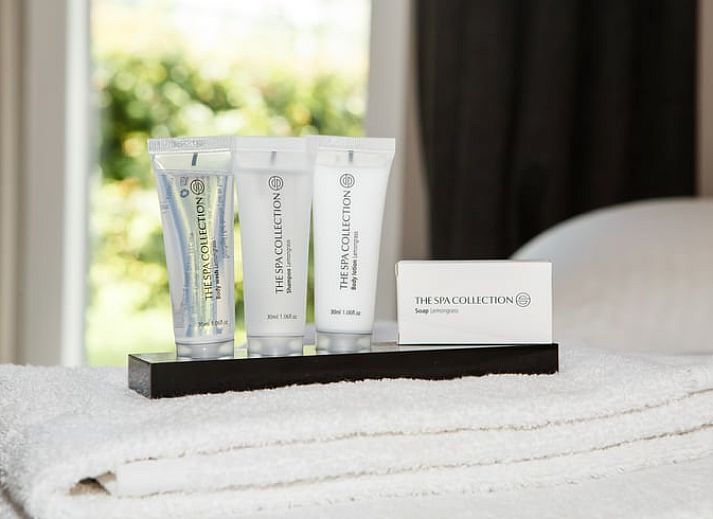 Geniessen Sie die Ruhe im Ferienhaus in Oirschot, Nordbrabant, mit einer einladenden Terrasse, umgeben von gruener Natur.