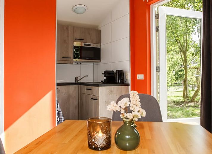 Geniessen Sie die Ruhe auf der Terrasse des Ferienhauses in Oirschot, das in der gruenen Umgebung von Kempen in Nordbrabant liegt.