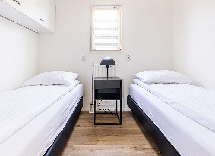 Buiten dineren op het terras van White Lodge vakantiehuis in Veldhoven, Kempen, Noord Brabant.