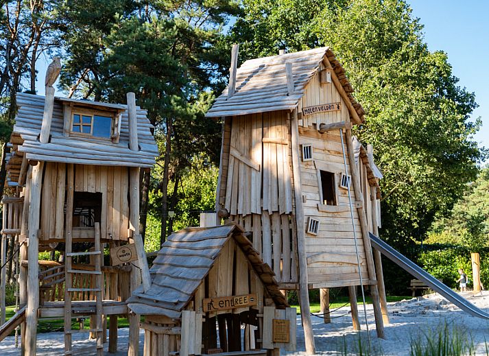 Moderne keuken in White Lodge vakantiehuis, Veldhoven, Kempen, Noord Brabant.