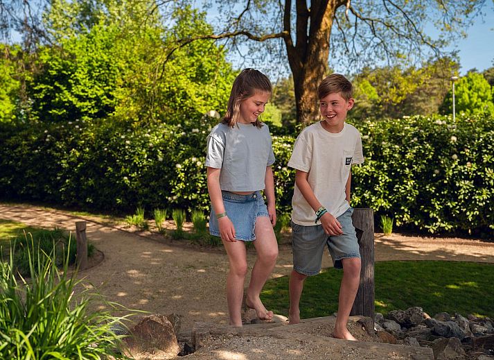 Open living space in Wood Lodge Waterkant, Veldhoven, with designer furniture and colorful accents.