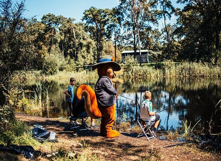 Geniet van waterpret bij Timber-Lodge in Vessem, Kempen. Perfecte plek voor een gezinsvakantie in een gezellige chalet in Noord Brabant.