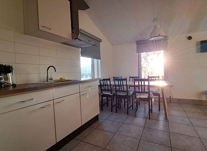 Ferienhaus in Soerendonk, umgeben von Herbstlaub in Kempen, Nordbrabant.