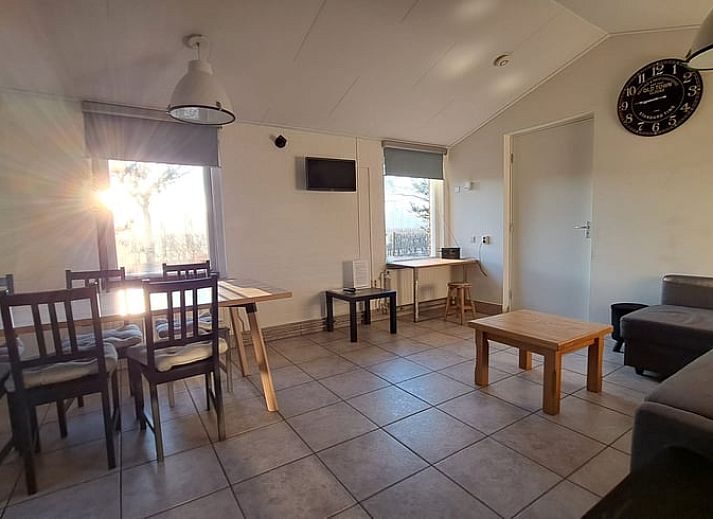 Esszimmer und Kueche im Ferienhaus in Soerendonk, gemuetliche Unterkunft in Nordbrabant.