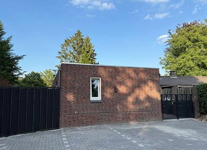 Schlafzimmer in Cottage in Luyksgestel, Ferienhaus in Luyksgestel, Nordbrabant, mit bequemem Doppelbett.