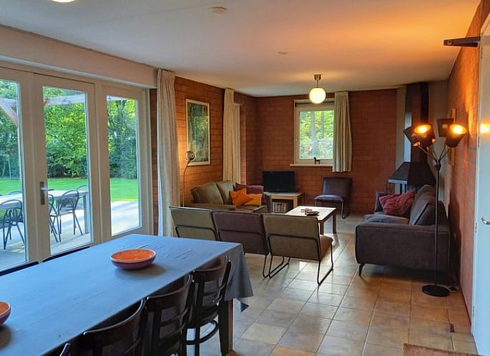 Vakantiehuisje in Luyksgestel verscholen tussen de bomen, ideaal voor een rustige vakantie.