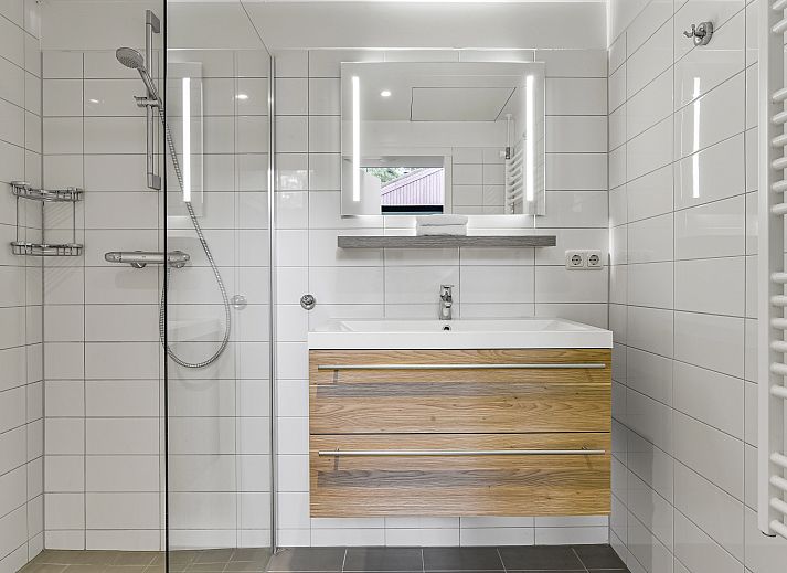 Slaapkamer in Het Vennenbos 6-persoons bungalow 6B1PT, Hapert, Kempen, Noord Brabant. Gezellige binnenruimte met comfortabele bedden.