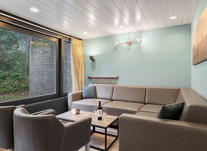 Gemuetliche Sitzecke im 6-Personen-Bungalow Het Vennenbos in Hapert, Kempen, Nordbrabant.