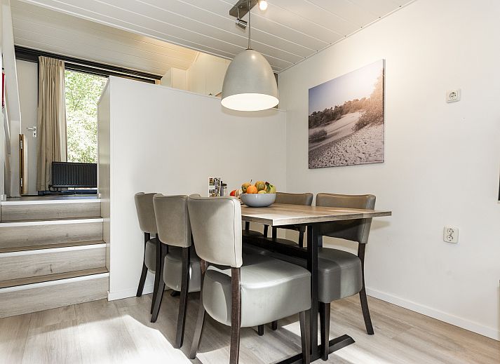 Gemuetliche Sitzecke im 6-Personen-Bungalow Het Vennenbos in Hapert, Kempen, Nordbrabant.