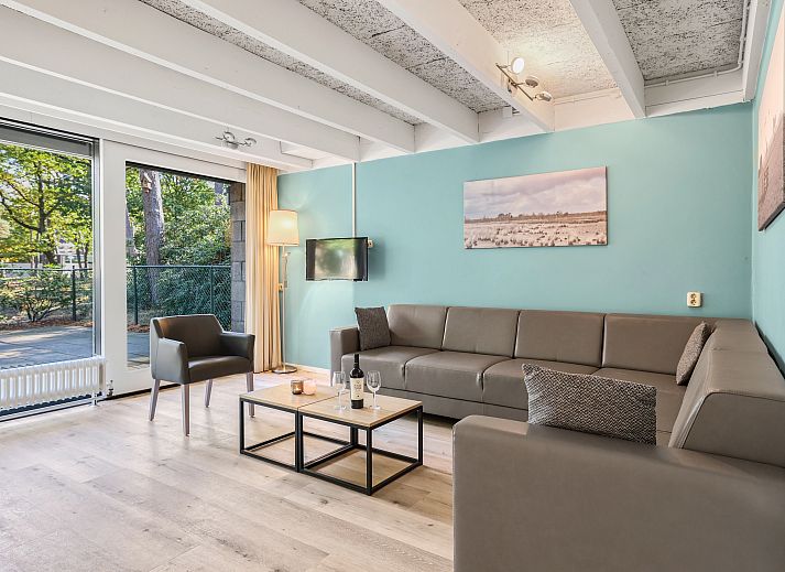 Cozy living room in Het Vennenbos 6-person bungalow in Hapert, North Brabant.