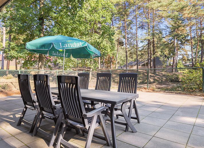 Cozy living room in Het Vennenbos 6-person bungalow in Hapert, North Brabant.