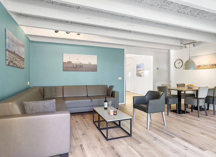Entrance hall of Het Vennenbos bungalow, accessible and bright in Hapert, Kempen.