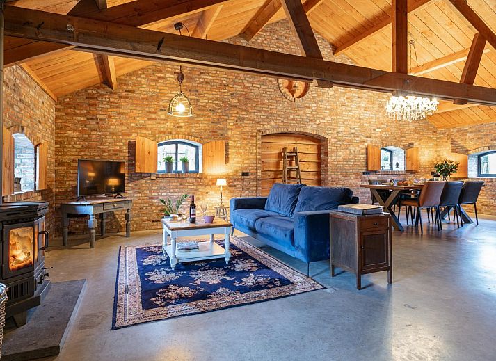 Houtkachel voor warme avonden in De Hoeve I, vakantieverblijf in Hulsel, Kempen, Noord Brabant.