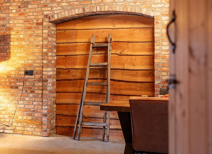 Houtkachel voor warme avonden in De Hoeve I, vakantieverblijf in Hulsel, Kempen, Noord Brabant.