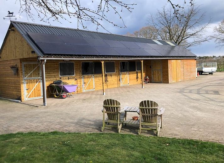Lange Zufahrt zum Ferienhaus in Riethoven, Kempen, Nordbrabant.