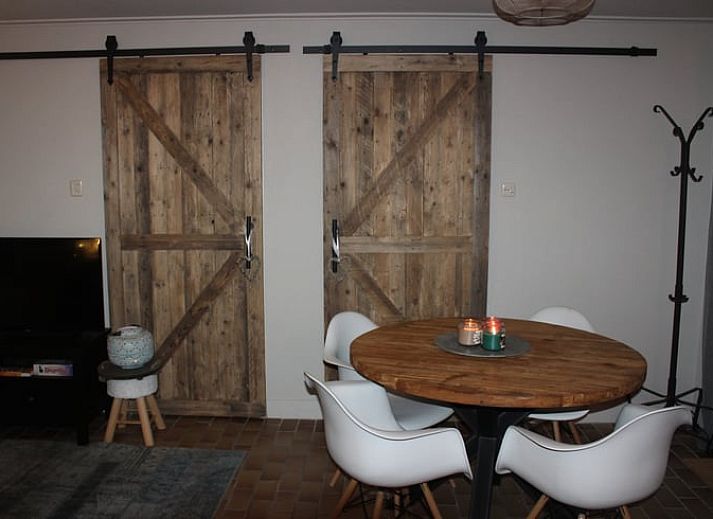 Vakantiehuisje in Oisterwijk met ruim terras en groene omgeving, perfect voor een verblijf in Hart van Brabant.