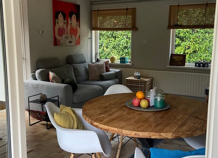 Vakantiehuisje in Oisterwijk met ruim terras en groene omgeving, perfect voor een verblijf in Hart van Brabant.