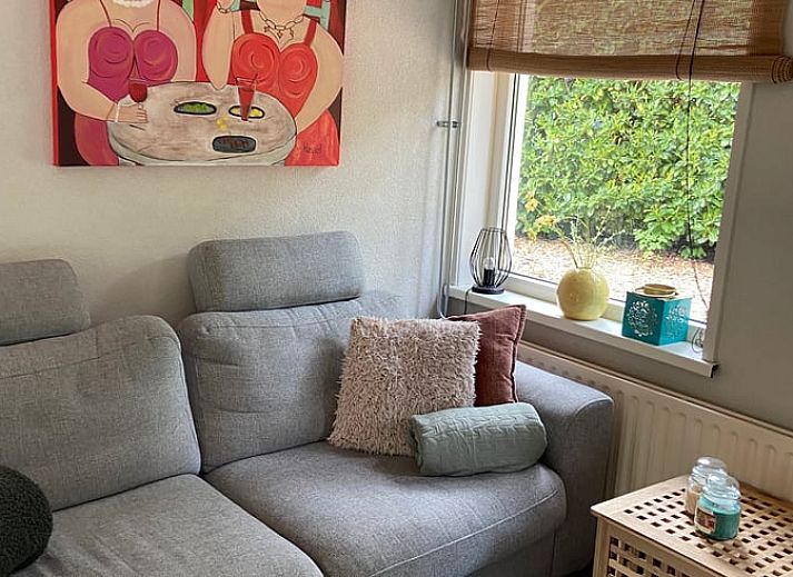 Vakantiehuisje in Oisterwijk, Noord Brabant, met zonnig terras en groene tuin, ideaal voor ontspanning.