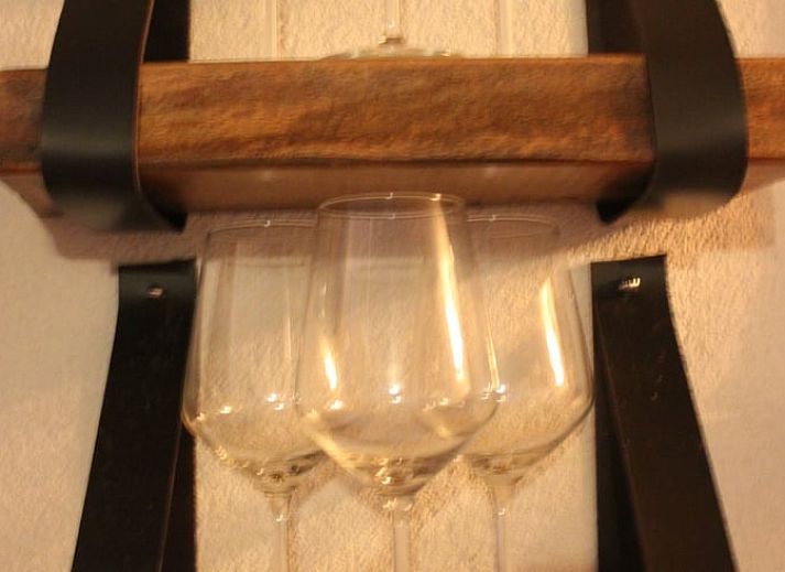 Vakantiehuisje in Oisterwijk, Noord Brabant, met zonnig terras en groene tuin, ideaal voor ontspanning.