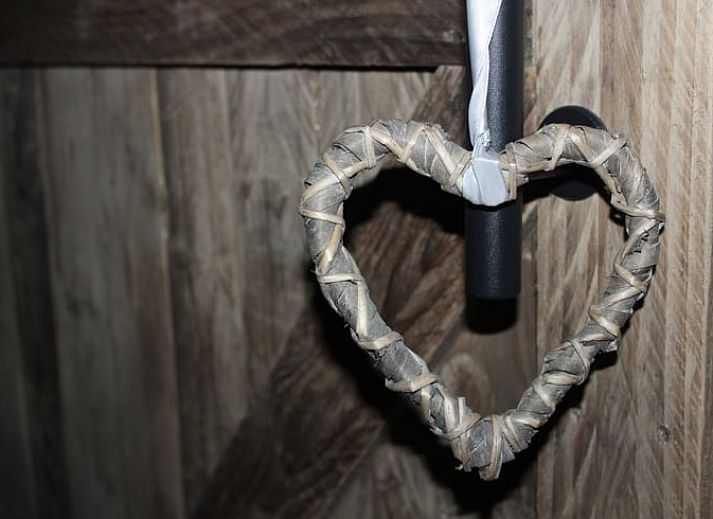 Charmant terras bij Vakantiehuisje in Oisterwijk, omringd door natuur in Hart van Brabant, Noord Brabant.