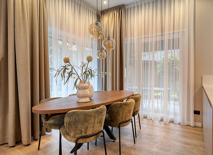 Moderne keuken en gezellige woonkamer in vakantiehuis Bosven, Oisterwijk, Hart van Brabant, Noord Brabant.