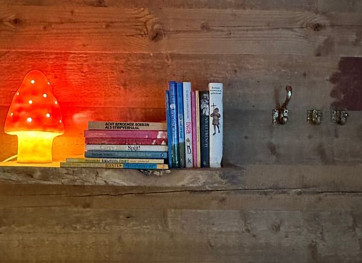 Dining area with deer chandelier in Cottage in Oisterwijk, vacation home in North Brabant.