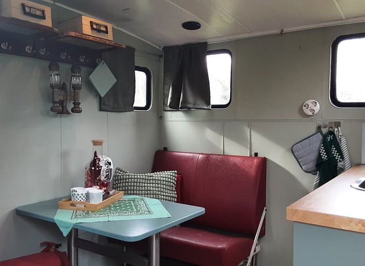 Unieke treinaccommodatie bij Vakantiehuisje in Liempde, Hart van Brabant, Noord Brabant, met prachtig uitzicht op groene natuur.