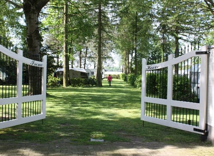 Toegangspoort tot Huisje in Moergestel, vakantiehuis in Hart van Brabant, Noord Brabant.