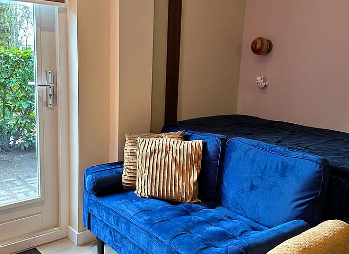 Stijlvolle wastafel in de badkamer van Huisje in Moergestel, vakantiehuis in Moergestel, Noord Brabant.