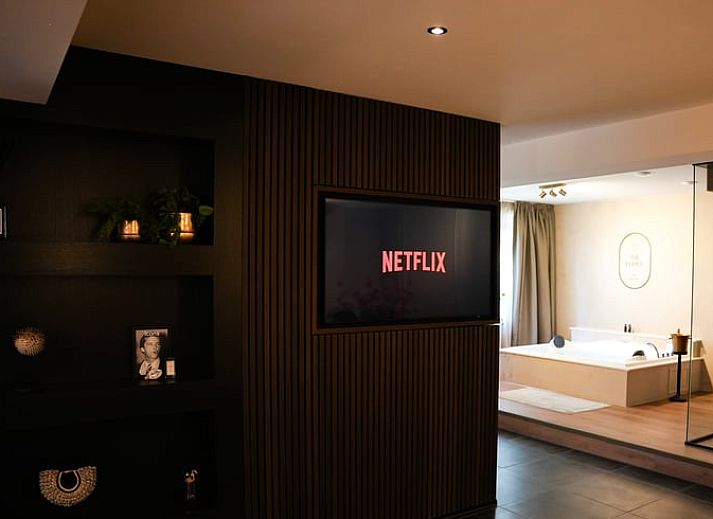 Luxe badkamer met jacuzzi in Vakantiehuis in Moergestel, Noord Brabant.