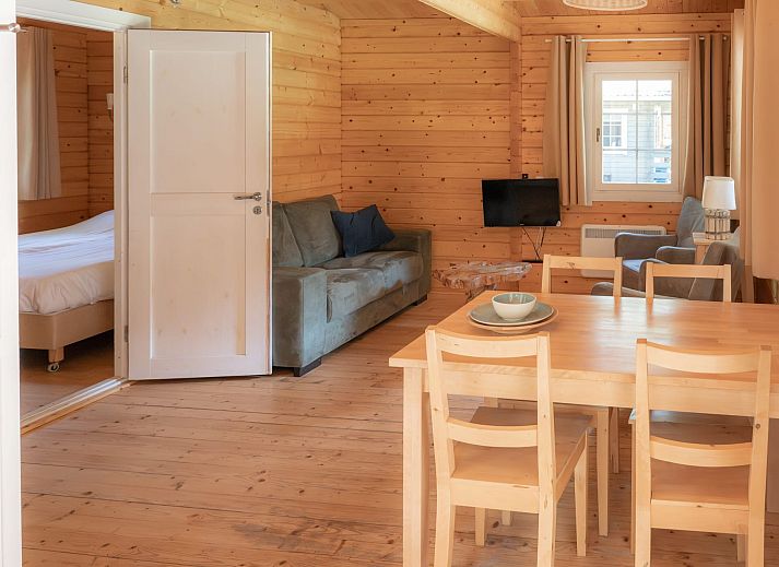 Forest Lodge vakantiehuis in Chaam, Hart van Brabant, omgeven door hoge bomen voor een rustgevende natuurervaring.