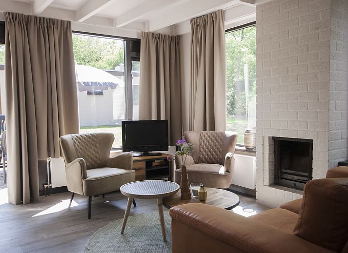 Individuelles Sommerhus Malmoe in Chaam, Brabant, mit Terrasse und gruener Umgebung.