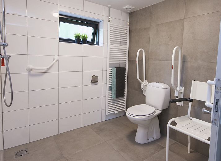 Gemuetliche Sitzecke mit Kamin im Custom Sommerhus Malmoe, Chaam, Brabant.