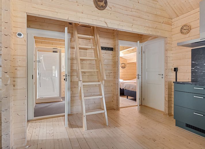 Veranda der Finnischen Lodge Plus in Chaam, im Herzen von Brabant. Geniessen Sie die Ruhe und die Natur in diesem komfortablen Ferienhaus in Nordbrabant.