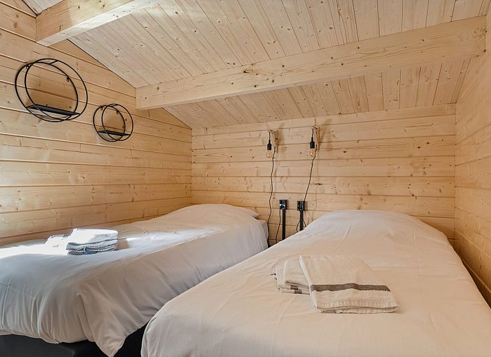 Veranda der Finnischen Lodge Plus in Chaam, im Herzen von Brabant. Geniessen Sie die Ruhe und die Natur in diesem komfortablen Ferienhaus in Nordbrabant.