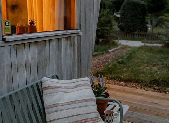 Entree van het Vakantiehuis in Diessen, Hart van Brabant, met open deuren naar het terras.