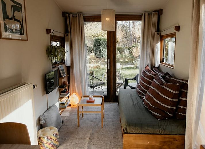 Entree van het Vakantiehuis in Diessen, Hart van Brabant, met open deuren naar het terras.