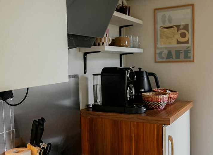 Verlichte avondveranda van Vakantiehuis in Diessen, Hart van Brabant, voor ontspannen avonden.