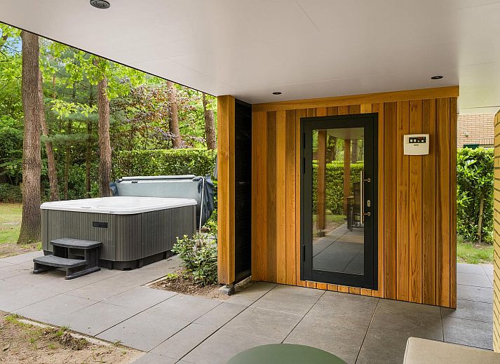 Unterkunft 422131 - Ferienhaus Hart van Brabant - Boshuys met Jacuzzi, Sauna & Veranda | 4 personen