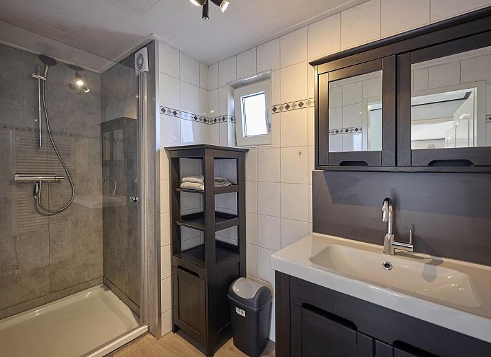 Gezellige woonkamer van 't Kaatsheuveltje 1 vakantiehuis in Kaatsheuvel, Hart van Brabant, Noord Brabant met comfortabele zithoek