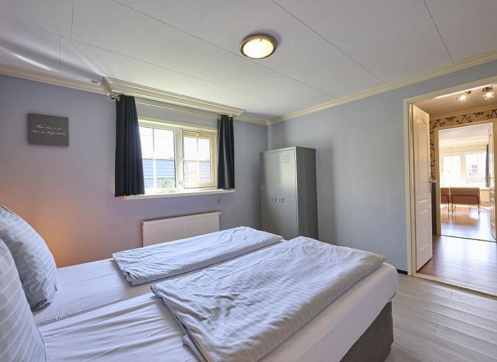 Gemuetliche Sitzecke mit Holzofen in 't Kaatsheuveltje 2, einem gemuetlichen Ferienhaus in Kaatsheuvel, Nordbrabant.