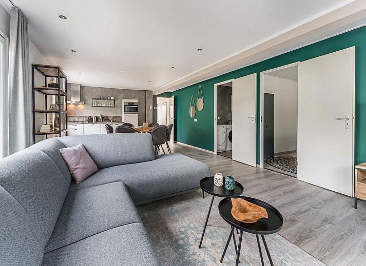 Entspannen Sie sich im Jacuzzi im Kaatsheuveltje 6, Ferienhaus in Kaatsheuvel, Hart van Brabant, Nordbrabant.