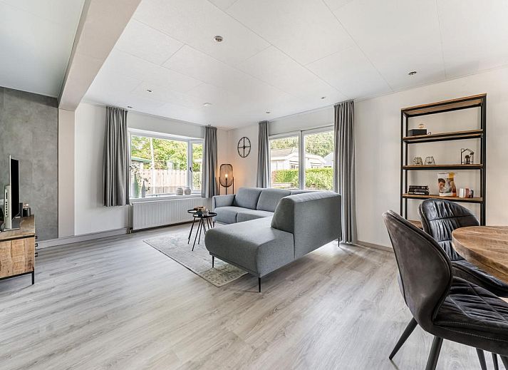 Entspannen Sie sich im Jacuzzi im Kaatsheuveltje 6, Ferienhaus in Kaatsheuvel, Hart van Brabant, Nordbrabant.