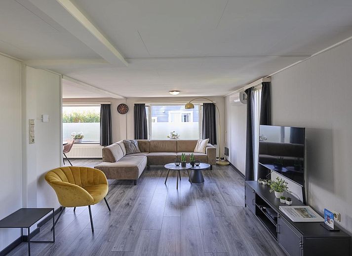 Geniet van de jacuzzi bij 't Kaatsheuveltje 7, een vakantiehuis in Kaatsheuvel, Hart van Brabant, Noord Brabant.