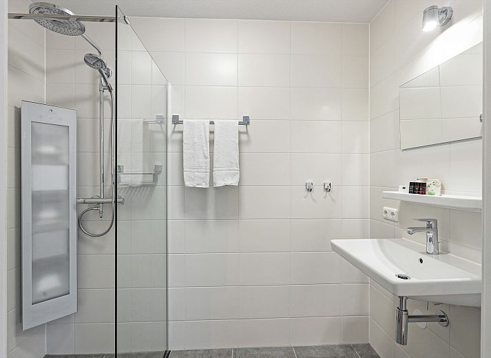 Guest house 4225137 - Bungalow Hart van Brabant - Kaatsheuvel | 10-persoons vakantiehuis | 10L