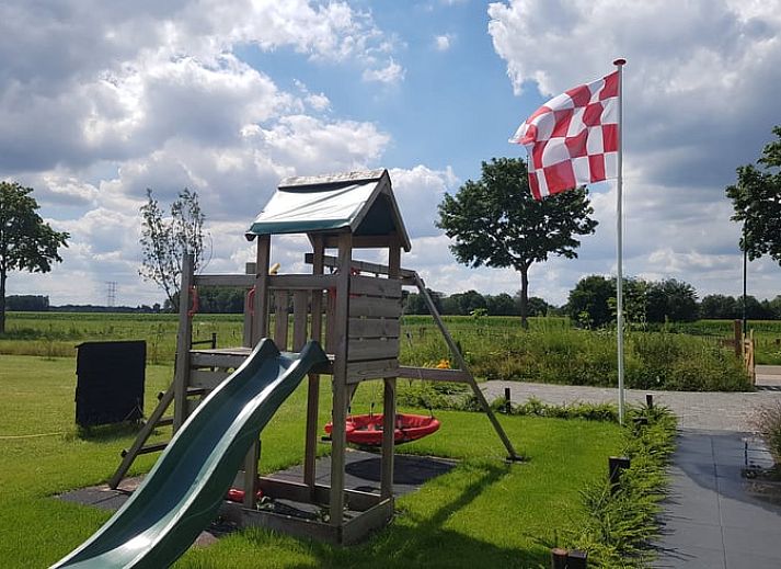 Ruime tuin bij Vakantiehuis in Kaatsheuvel, ideaal voor ontspanning in Hart van Brabant, Noord Brabant.