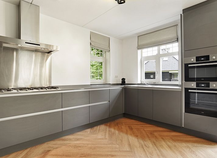 Cozy fireplace in vacation home Kaatsheuvel for 12 people, North Brabant.